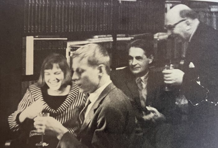 Bachmann, Enzensberger, Huchel und Mayer in dessen Wohnung nach dem Symposion